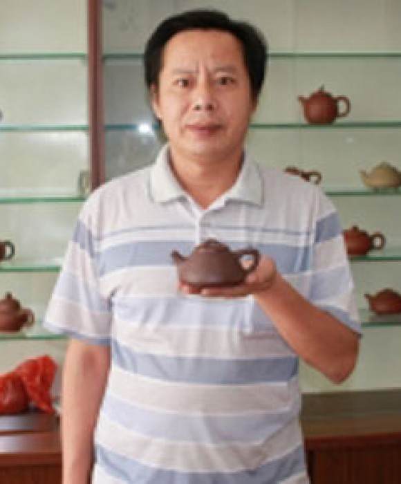 紫砂艺人周发清，工艺美术师