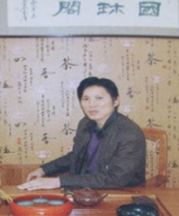 紫砂艺人周国君，助理工艺美术师