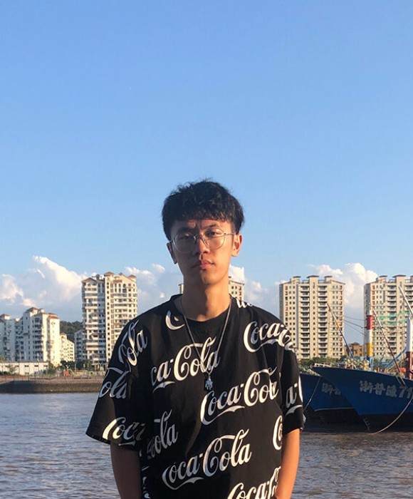 紫砂艺人周圣，助理工艺美术师