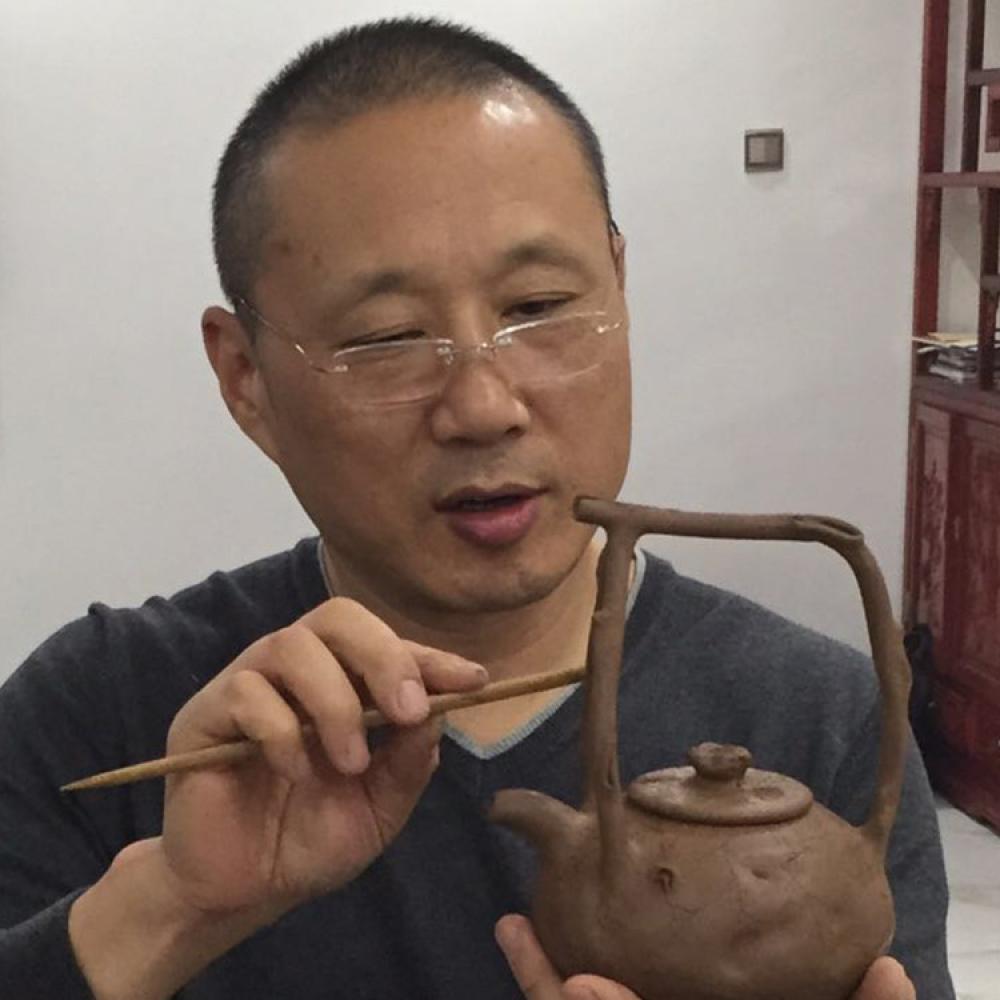 紫砂艺人周奇鸣，正高级工艺美术师