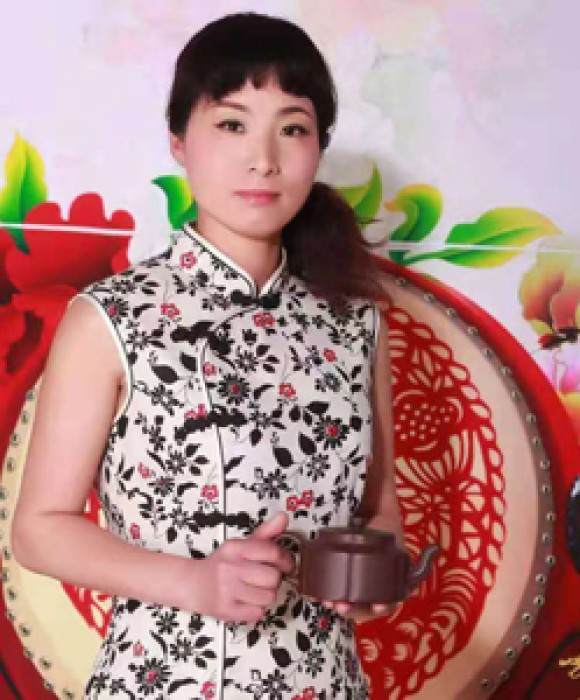 紫砂艺人周婵，工艺美术员