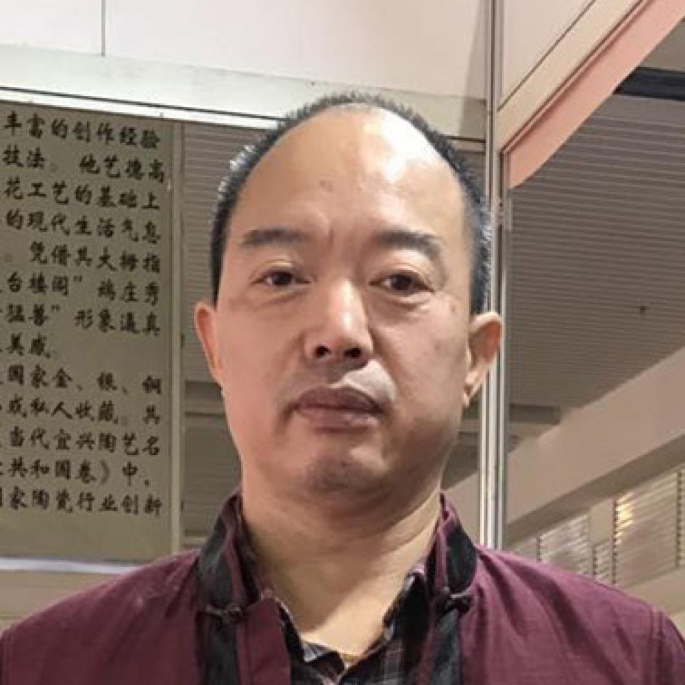 紫砂艺人周寅福，高级工艺美术师