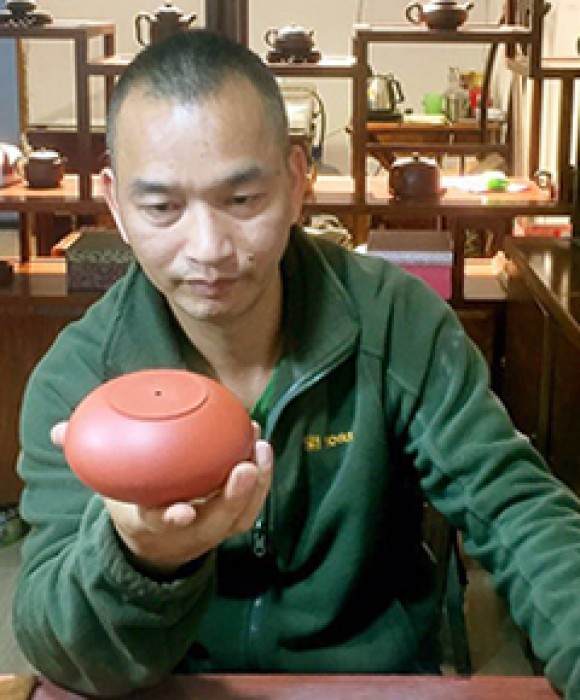 紫砂艺人周小君，工艺美术师