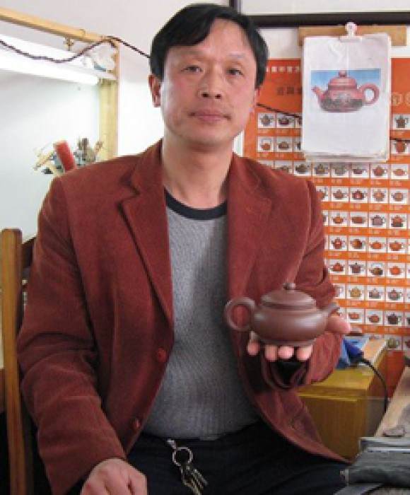 紫砂艺人周小德，工艺美术师