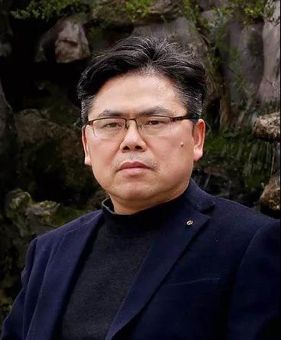 紫砂艺人周小明，正高级工艺美术师