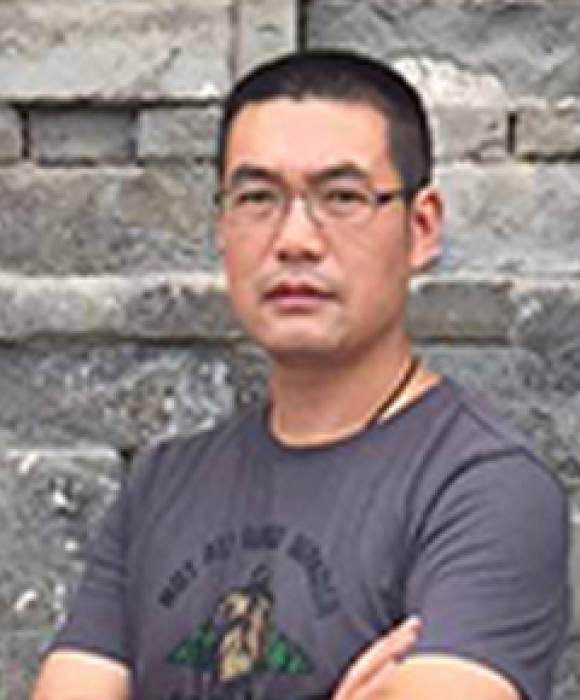 紫砂艺人周强，助理工艺美术师