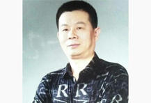 紫砂艺人周志和，正高级工艺美术师