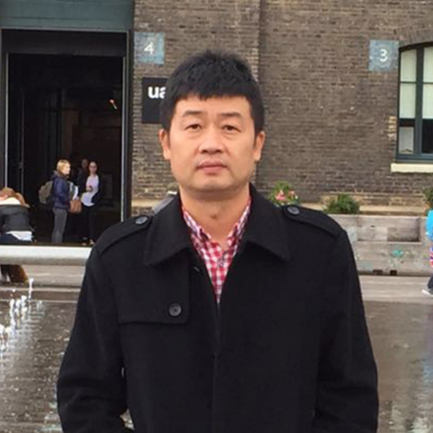 紫砂艺人周忠军，正高级工艺美术师
