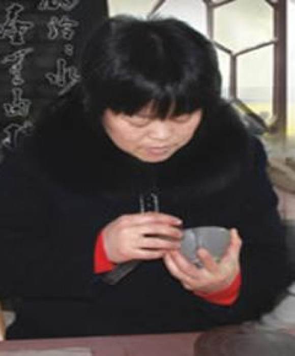 紫砂艺人周惠琴，工艺美术员