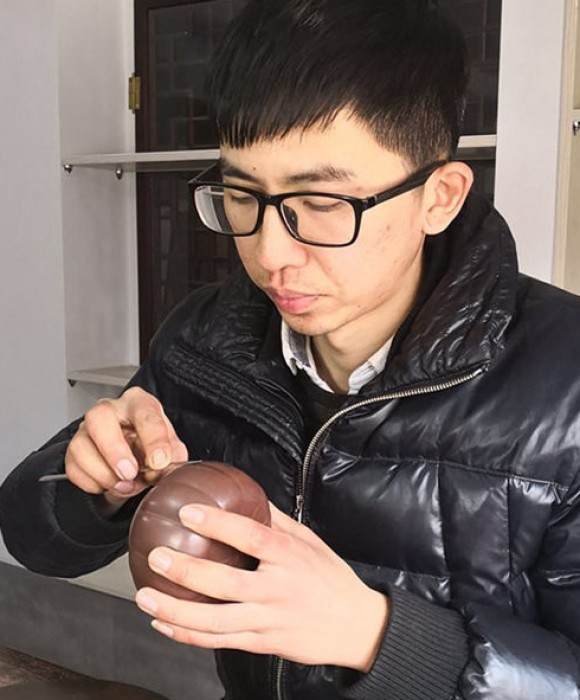 紫砂艺人周捷，助理工艺美术师