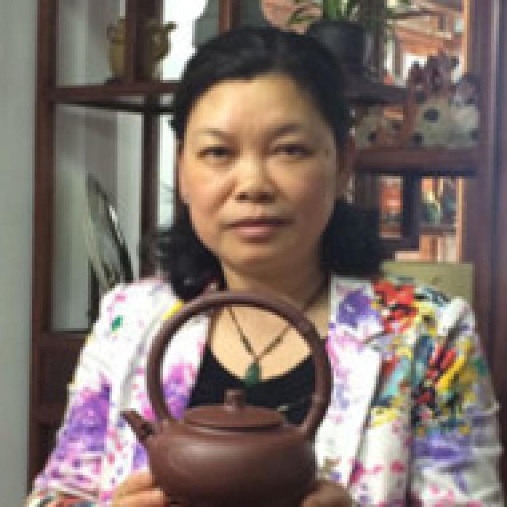 紫砂艺人周暗芳，工艺美术师