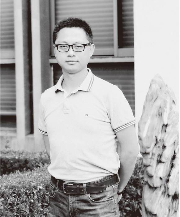 紫砂艺人周曙峰，工艺美术师