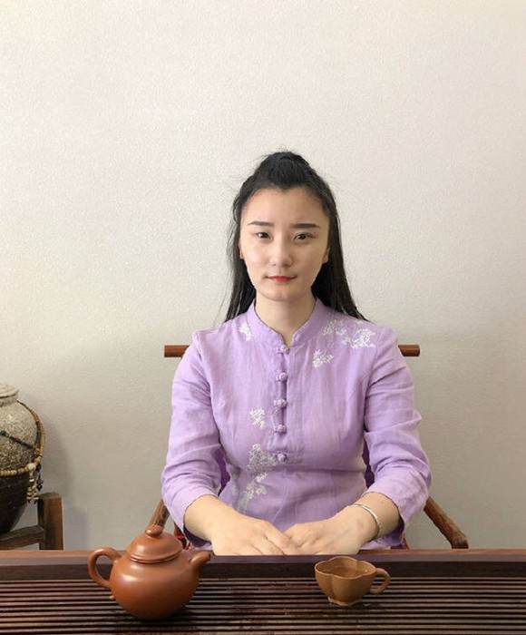 紫砂艺人周杨，助理工艺美术师