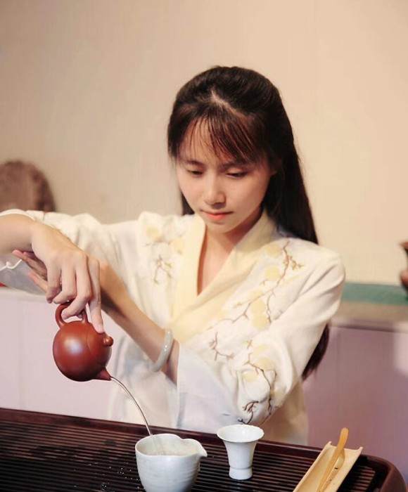 紫砂艺人周梦丽，工艺美术师
