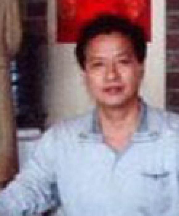 紫砂艺人周洪明，工艺美术师