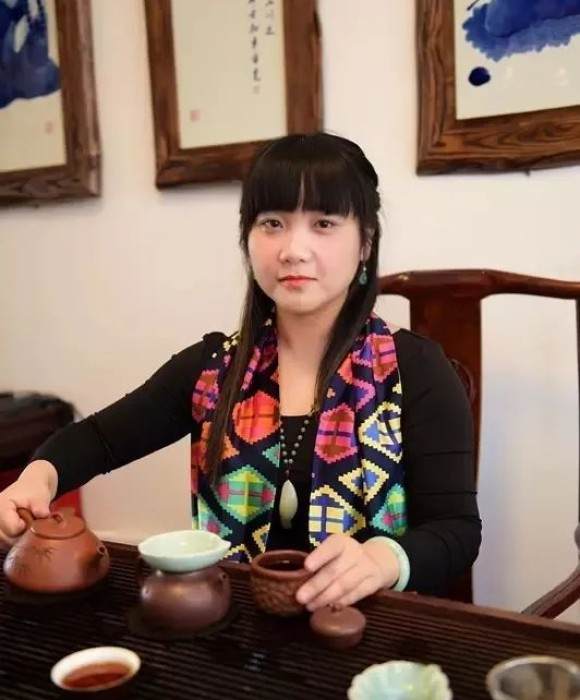 紫砂艺人周淑媛，工艺美术师
