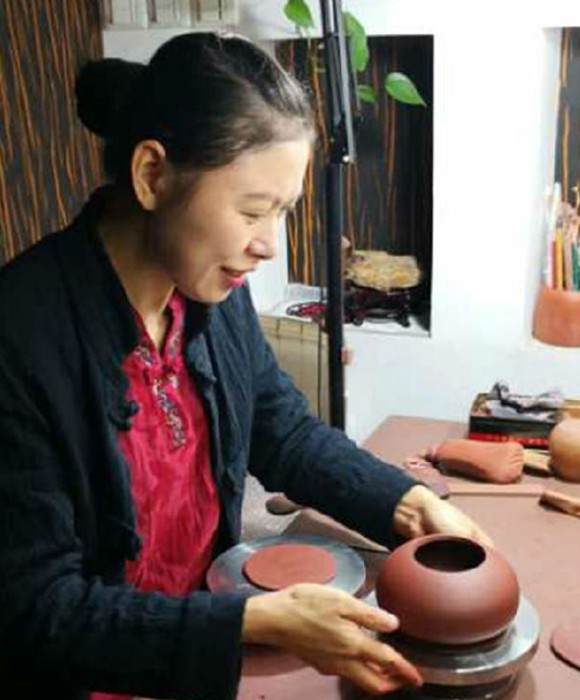 紫砂艺人周玉秀，工艺美术师
