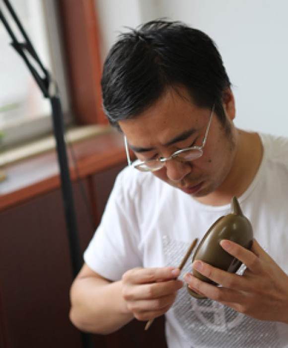 紫砂艺人周琦，工艺美术师
