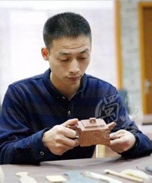 紫砂艺人周立峰，工艺美术员