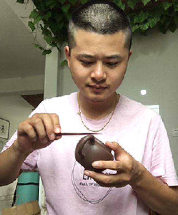 紫砂艺人周翔，工艺美术员