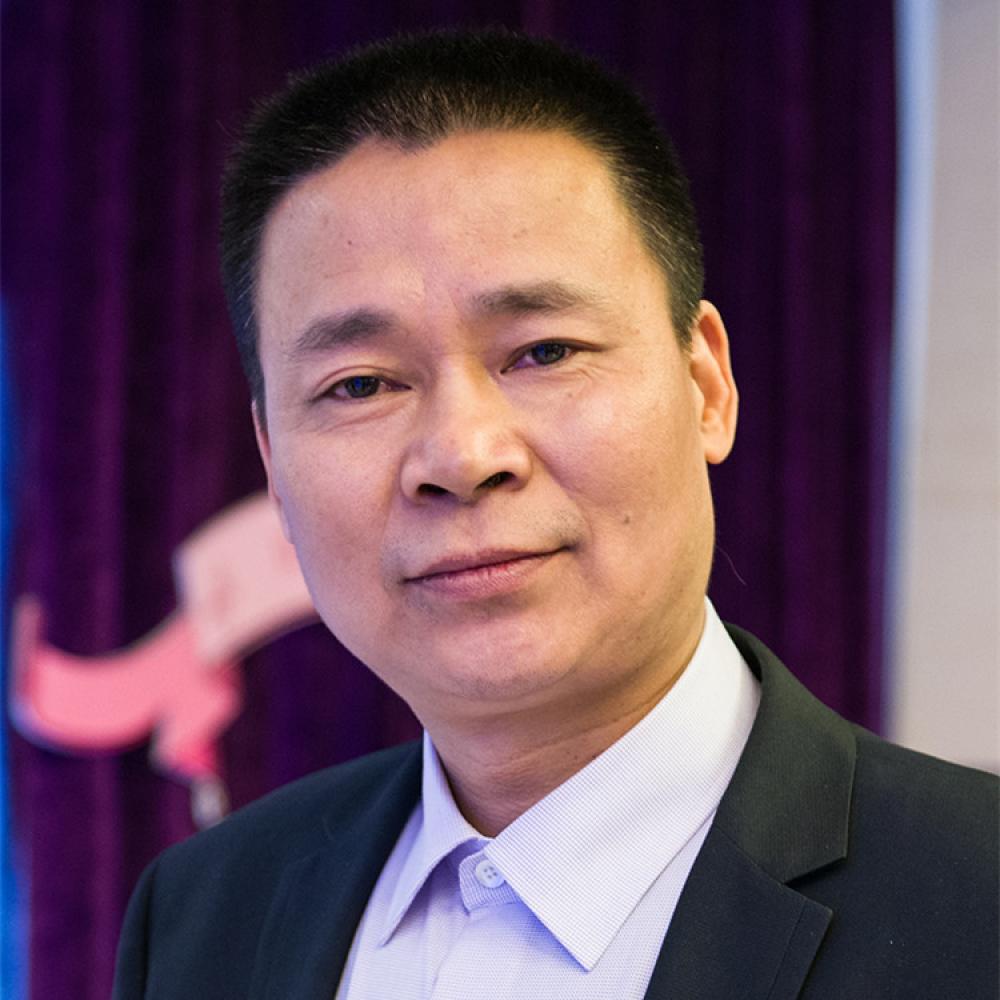 紫砂艺人周荣金，正高级工艺美术师