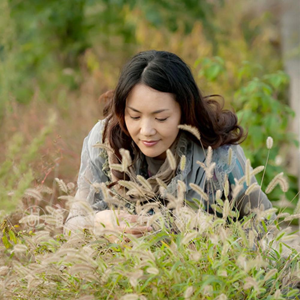 紫砂艺人周菊英，正高级工艺美术师（乡土人才评审获得）