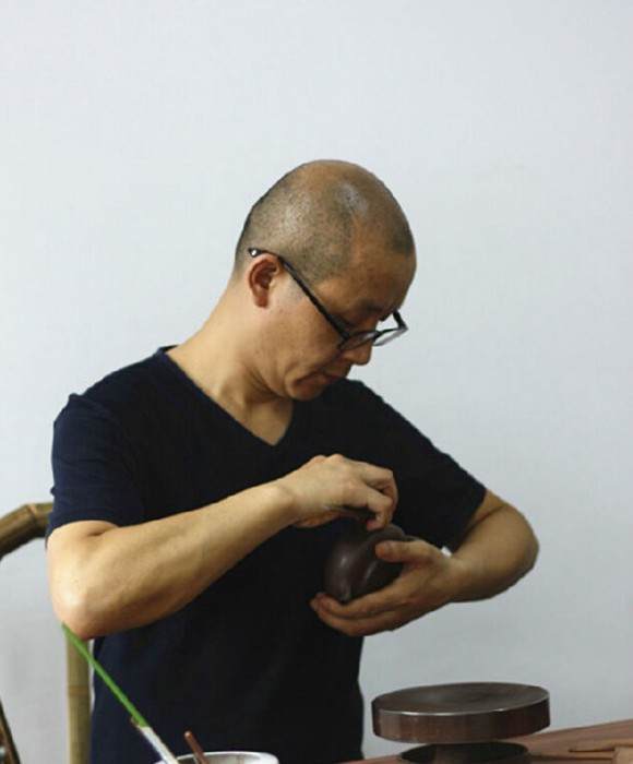 紫砂艺人周虎，高级工艺美术师