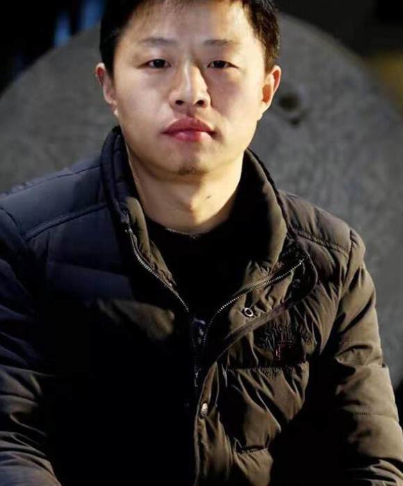 紫砂艺人周达平，助理工艺美术师