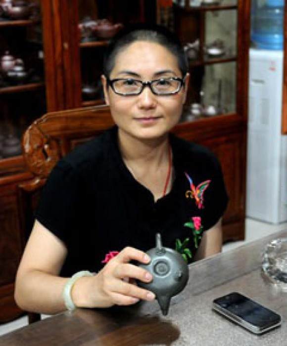 紫砂艺人咸子情，正高级工艺美术师