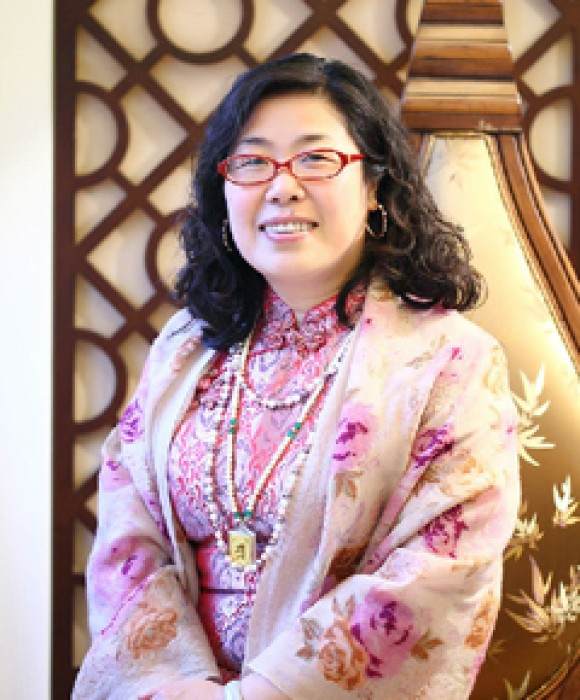 紫砂艺人唐伯琴，正高级工艺美术师