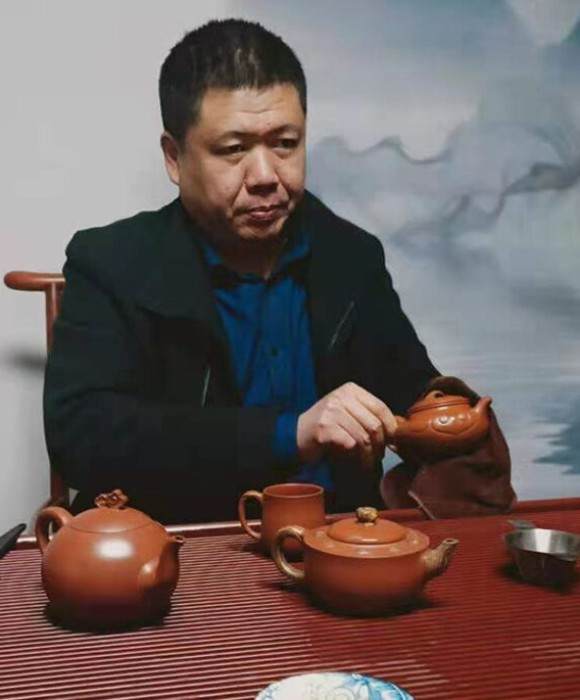 紫砂艺人唐坚，助理工艺美术师