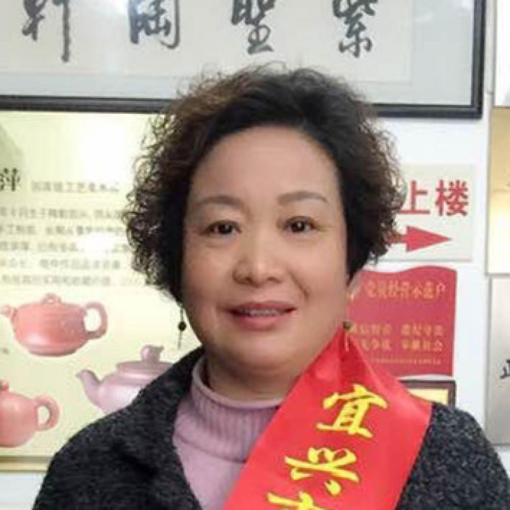 紫砂艺人唐黎萍，正高级工艺美术师
