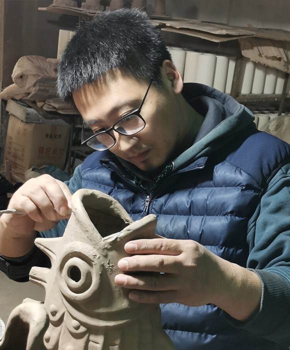 紫砂艺人壮大，工艺美术师