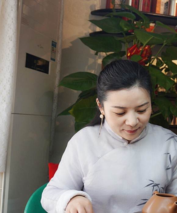 紫砂艺人夏子彤，助理工艺美术师