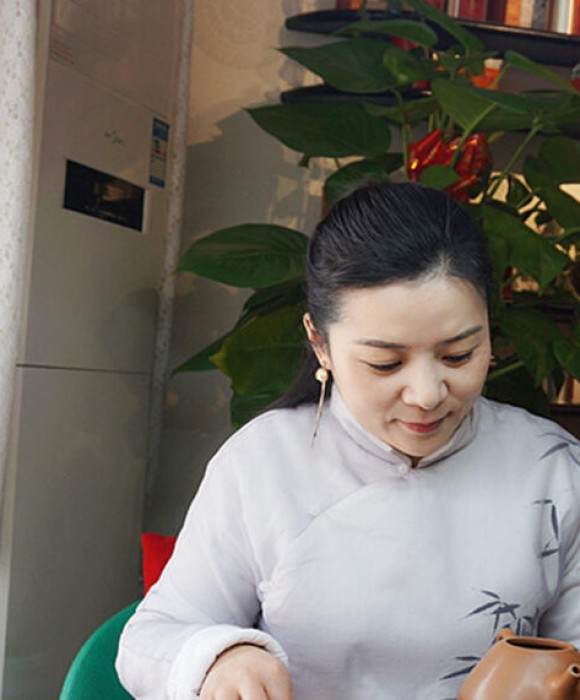 紫砂艺人夏海燕，助理工艺美术师