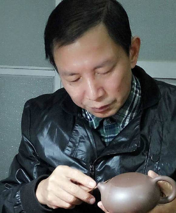 紫砂艺人夏跃其，助理工艺美术师