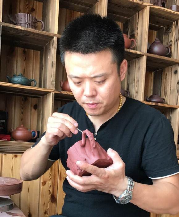 紫砂艺人奚亮，工艺美术师