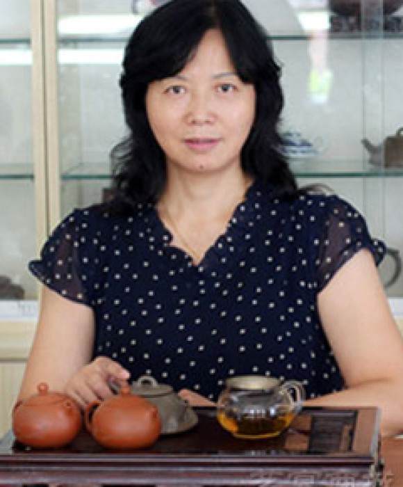 紫砂艺人姚玲香，工艺美术师