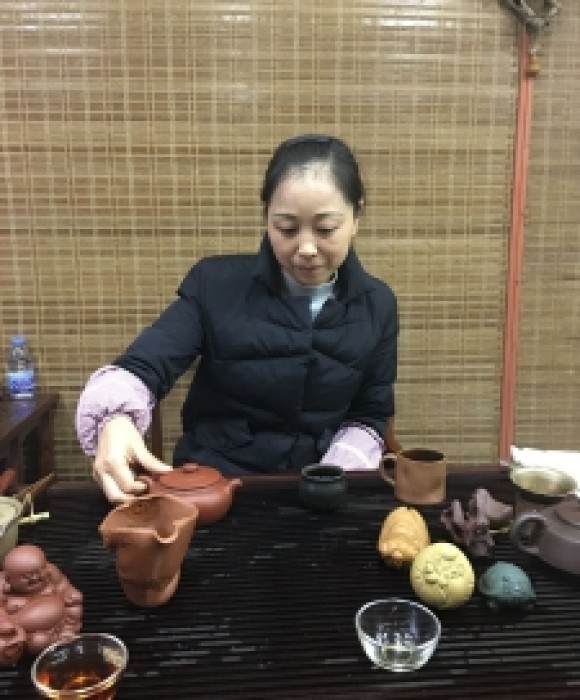 紫砂艺人姚琳瑛，工艺美术员