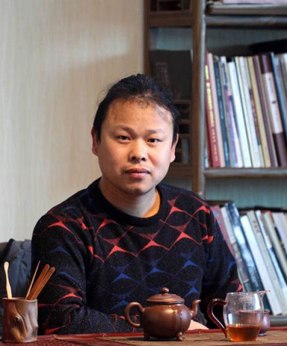 紫砂艺人姚解明，助理工艺美术师