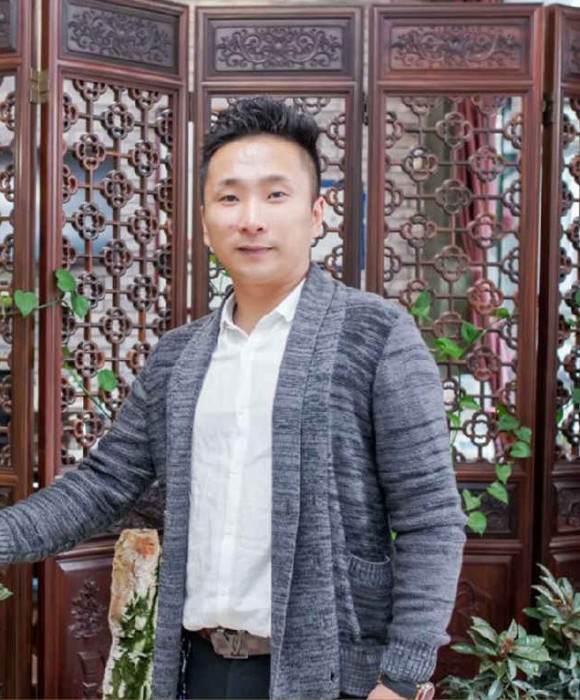 紫砂艺人姜俊，工艺美术师