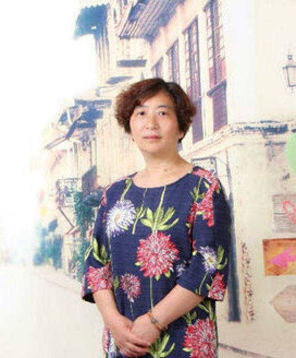 紫砂艺人姜梅芳，助理工艺美术师