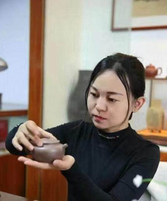 紫砂艺人姬婧超，工艺美术师