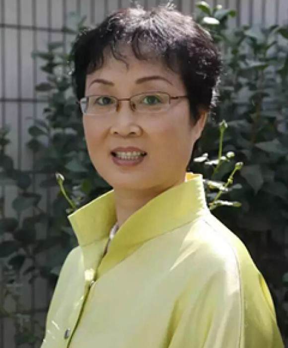 紫砂艺人孔新华，高级工艺美术师