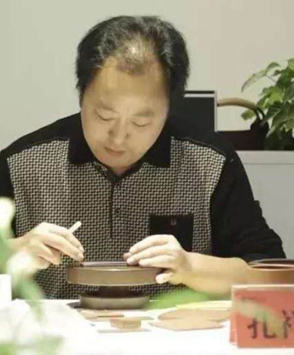 紫砂艺人孔祥君，助理工艺美术师