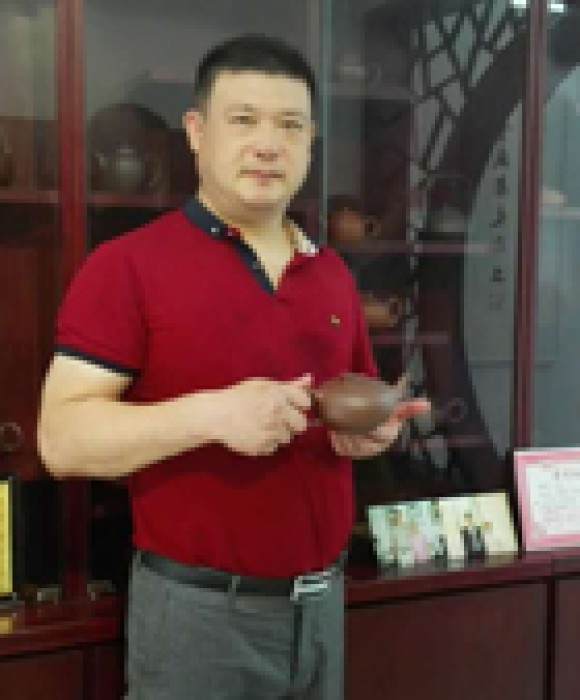 紫砂艺人孙建平，高级工艺美术师