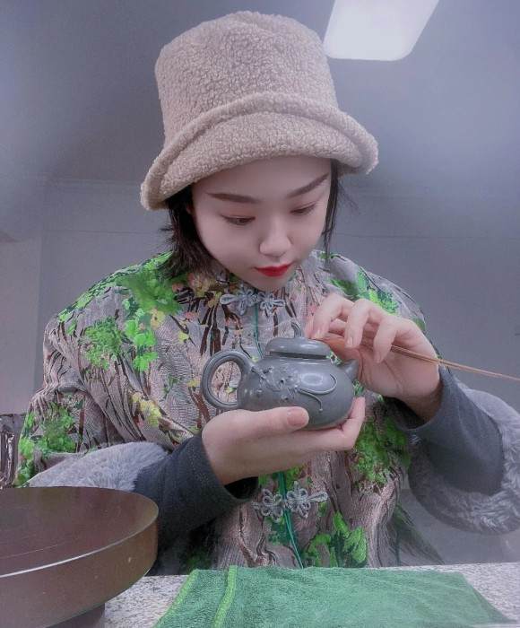 紫砂艺人孙文叶，助理工艺美术师