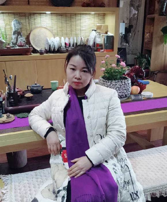 紫砂艺人孙美群，助理工艺美术师