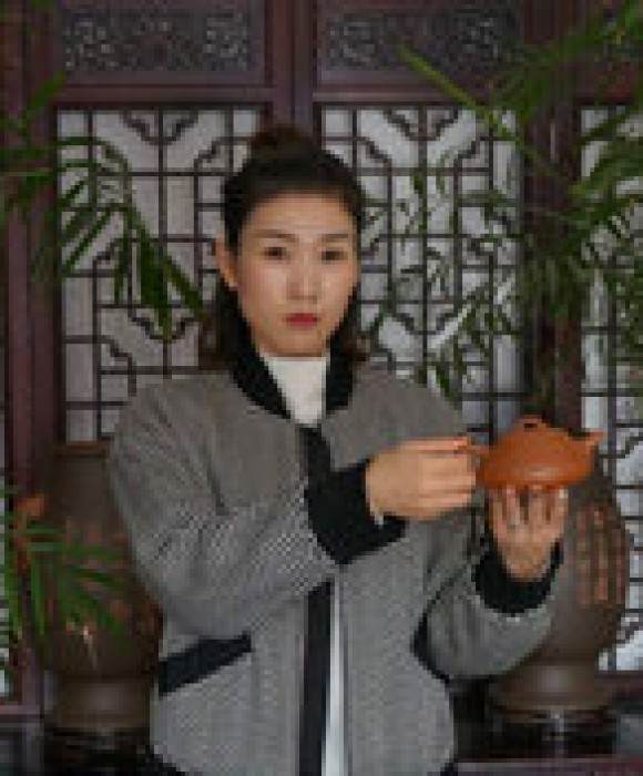 紫砂艺人季科群，工艺美术师