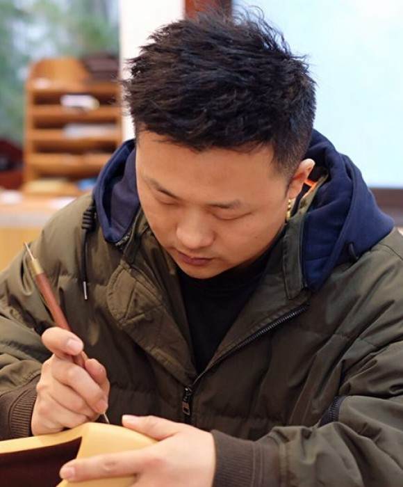 紫砂艺人季赟，工艺美术师